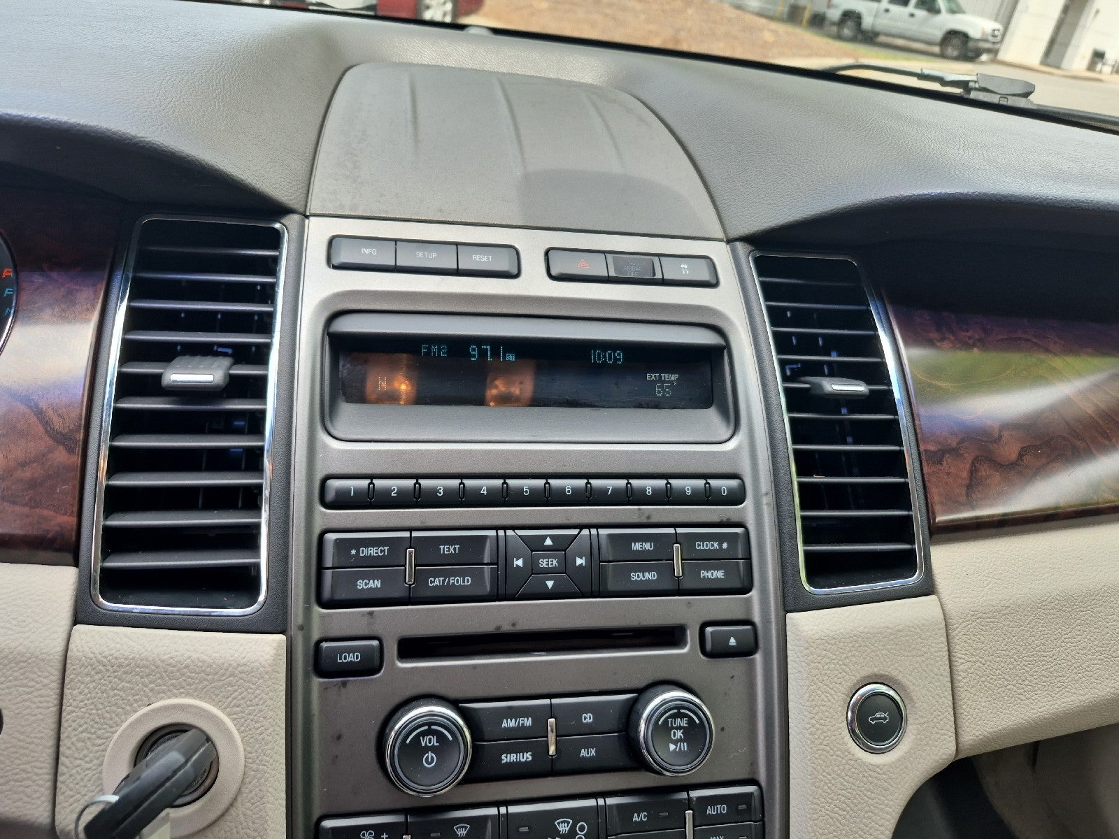 2010 Ford Taurus SEL