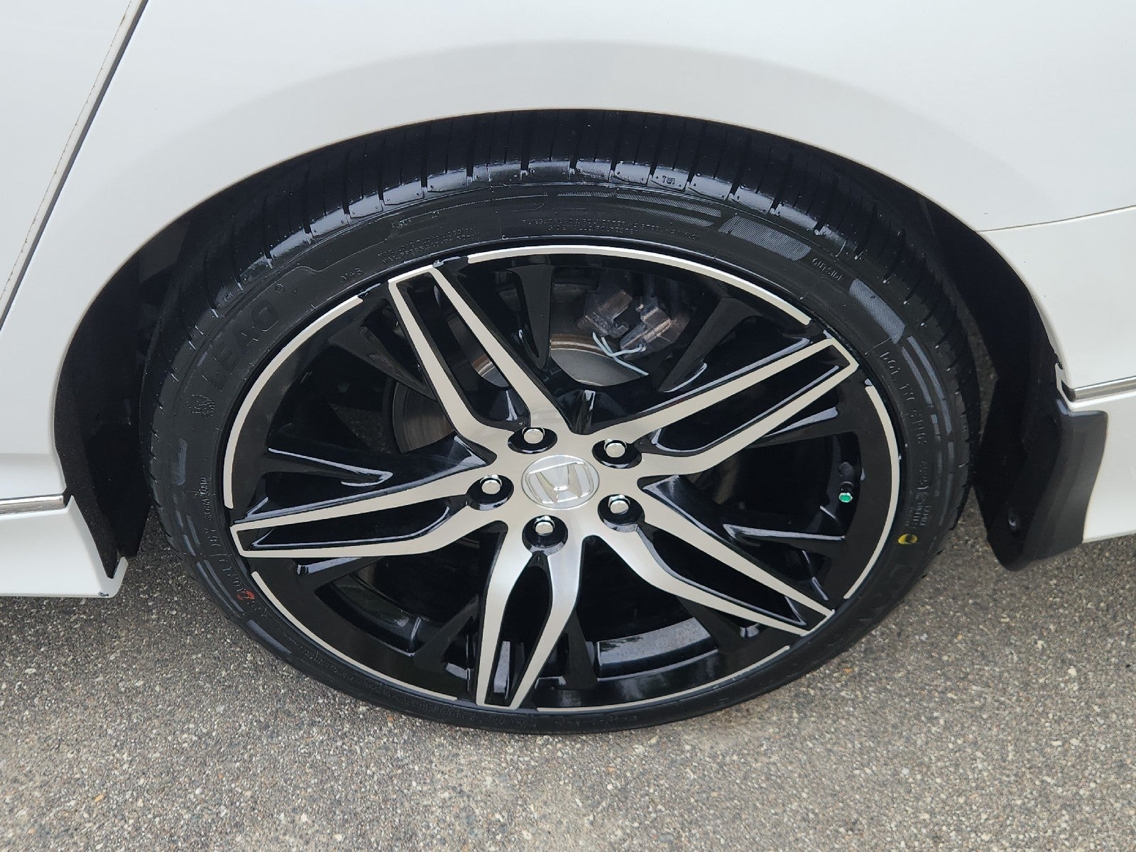 2022 Honda Accord Hybrid Touring - Photo 13
