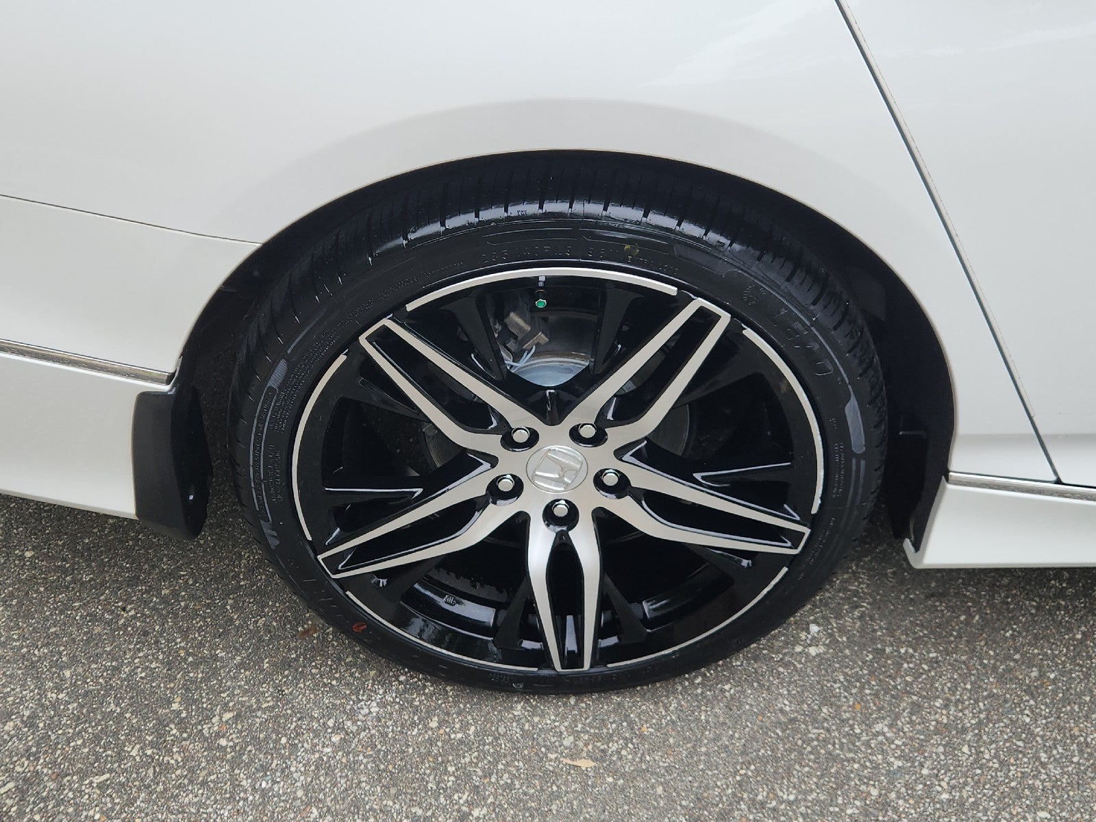 2022 Honda Accord Hybrid Touring - Photo 9