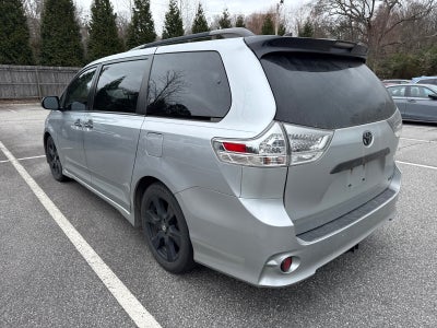 2020 Toyota Sienna SE