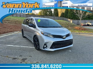 2020 Toyota Sienna SE