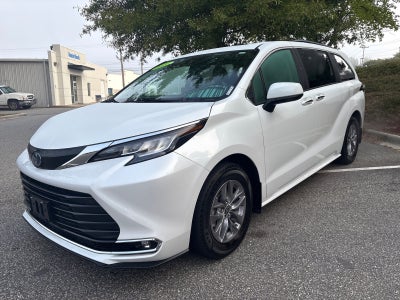 2022 Toyota Sienna XLE