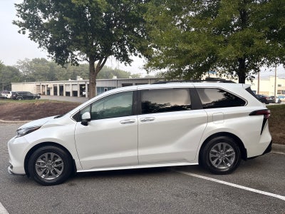 2022 Toyota Sienna XLE