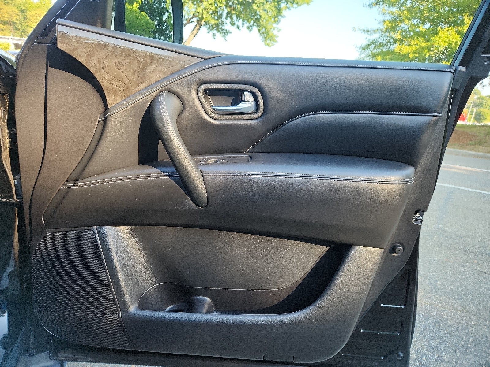 2022 INFINITI QX80 LUXE
