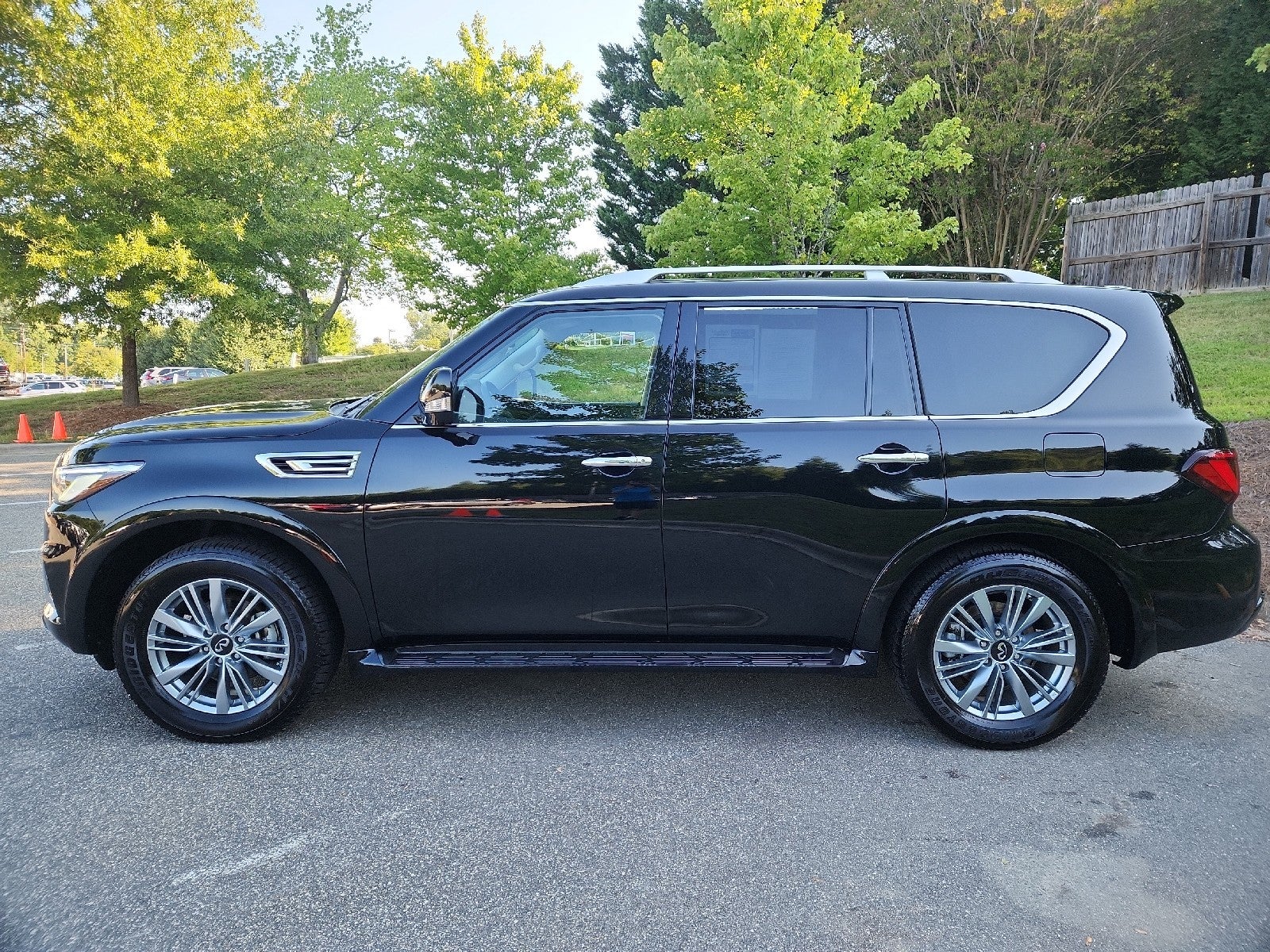 2022 INFINITI QX80 LUXE