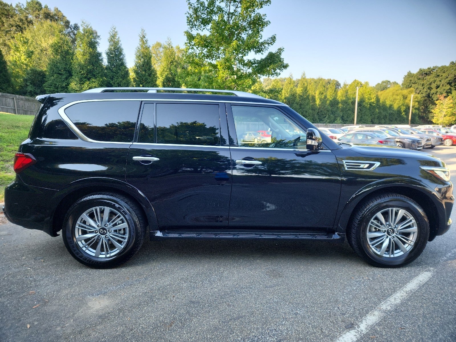 2022 INFINITI QX80 LUXE