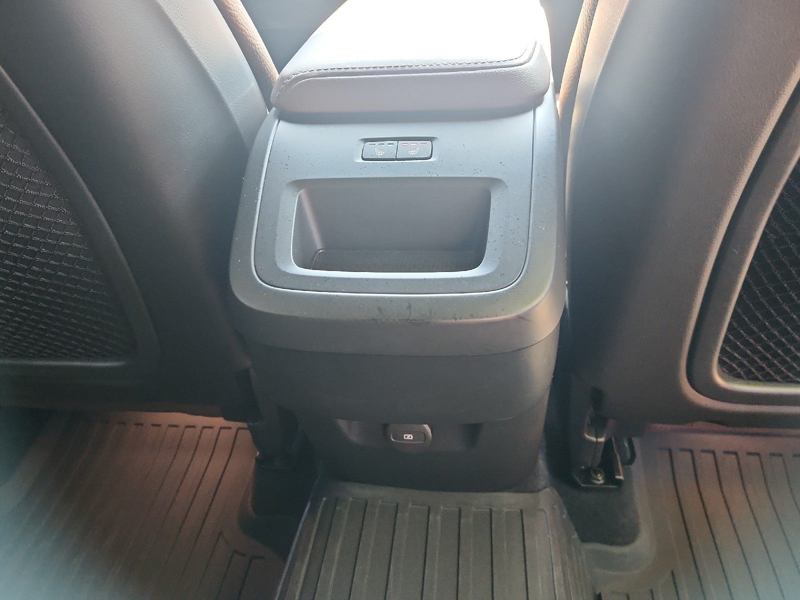 2023 Volvo XC60 Plus Bright Theme